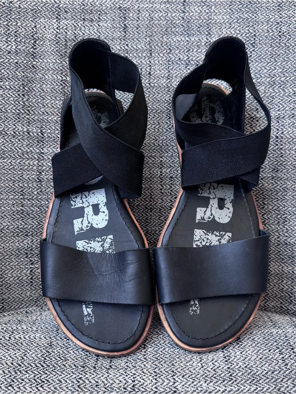 SOREL Ella black leather sandals size 7